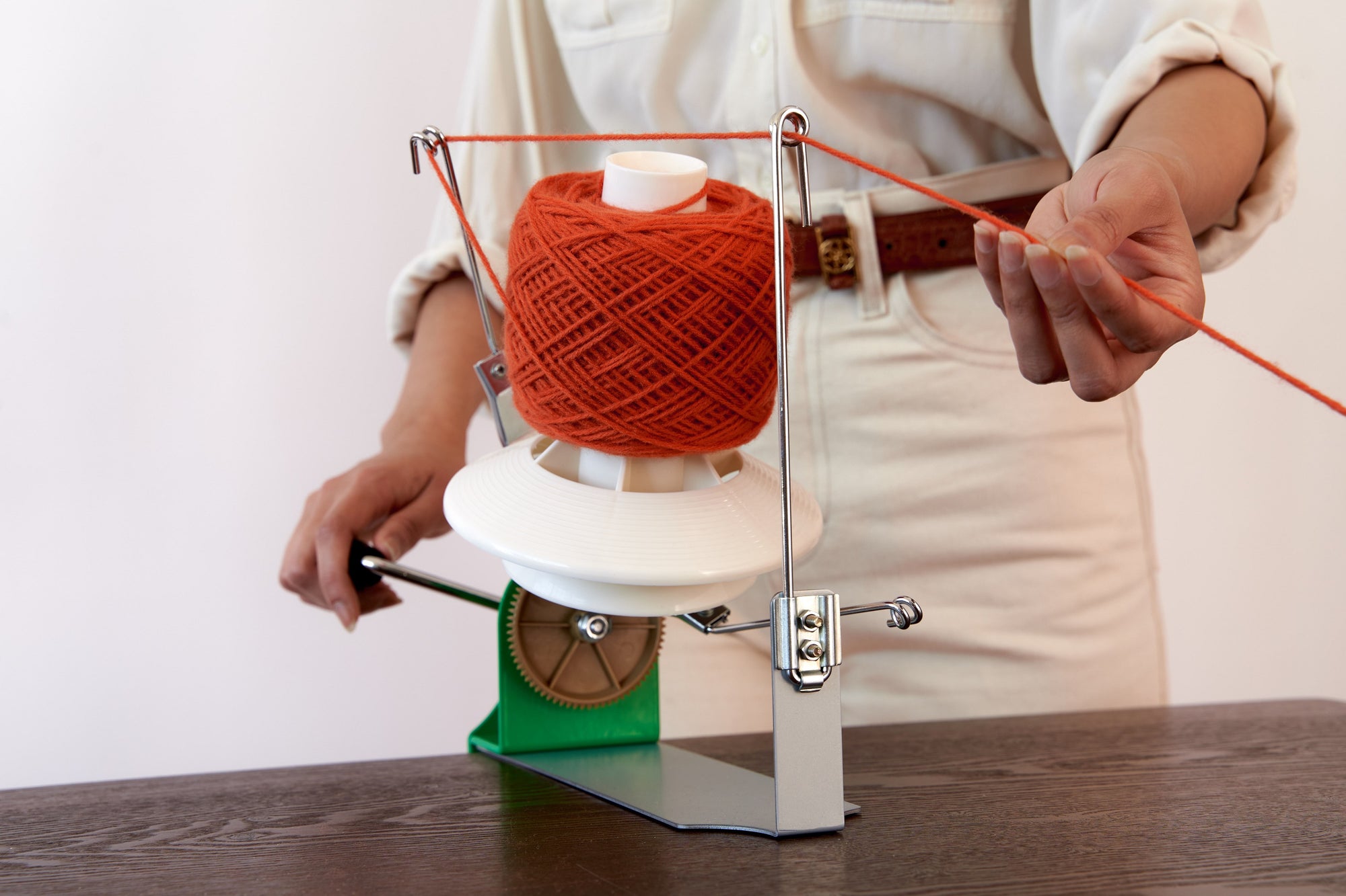 Yarn Winder: Effortless Yarn Ball Creation for Crafting